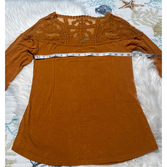 danielrainn Tops - Daniel Rainn Orange 3/4 Sleeve Tee with Lace Detail women’s S